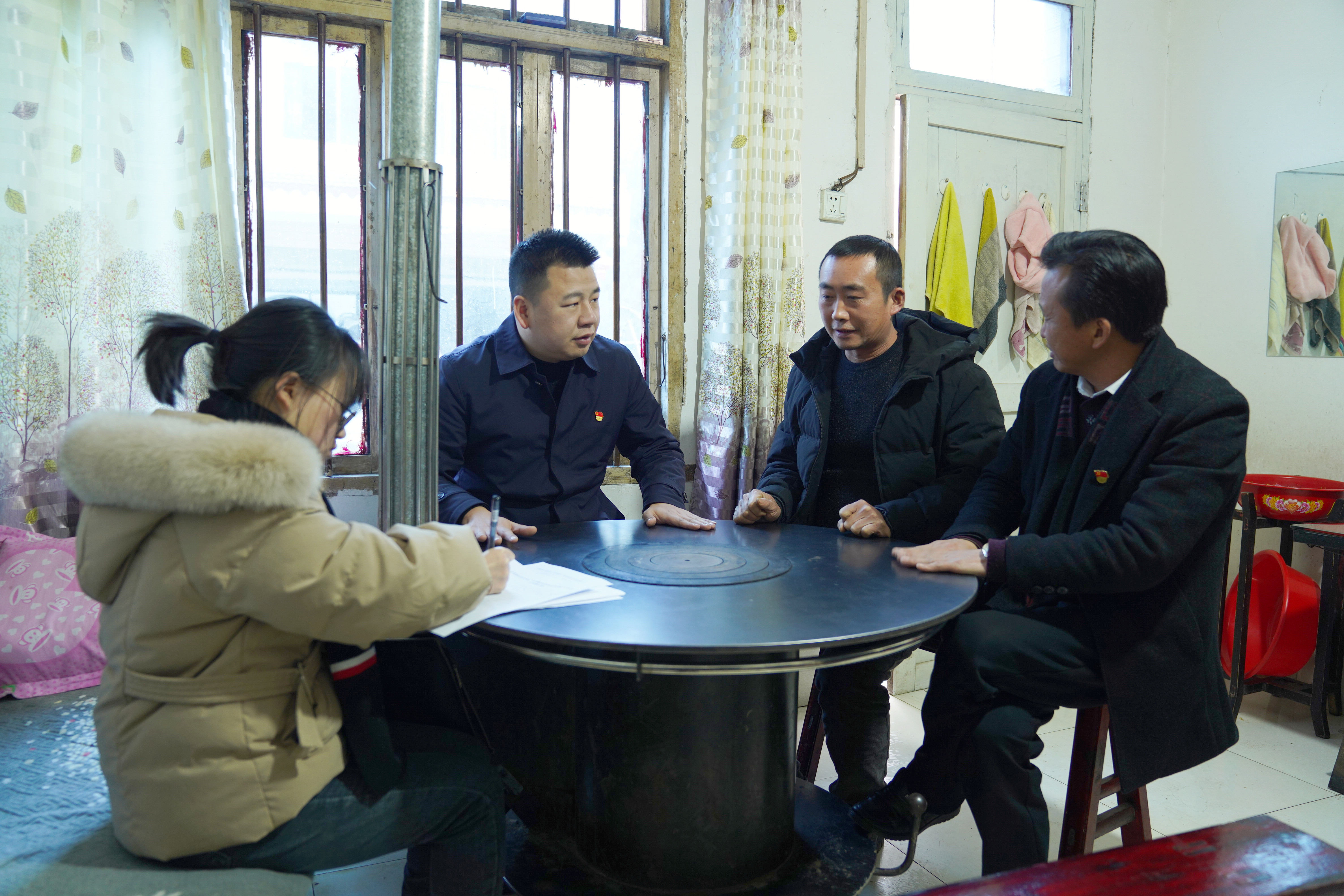 走访农户